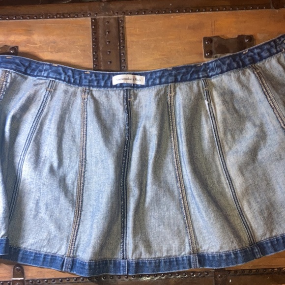 Abercrombie and Fitch denim mini skirt - Picture 7 of 8